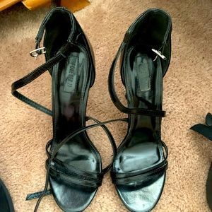 Woman’s size 7 Forever 21 Black Heels.